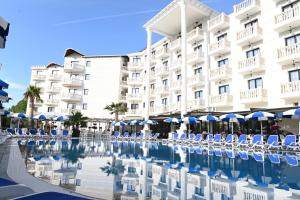 Bazén v ubytování Hotel Onufri nebo v jeho okolí