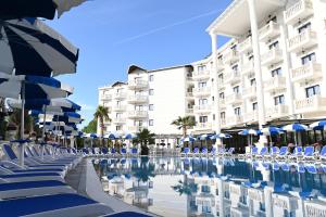 Bazén v ubytování Hotel Onufri nebo v jeho okolí