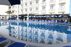 Bazén v ubytování Hotel Onufri nebo v jeho okolí