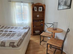 Postel nebo postele na pokoji v ubytování Aline's Stue, B&B Utskarpen