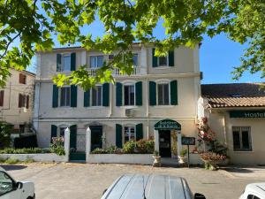 Gallery image of Hostellerie De La Source in Arles