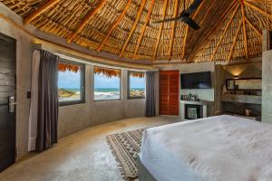 Кровать или кровати в номере Maya Tulum By G Hotels