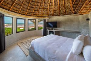 TV a/nebo společenská místnost v ubytování Maya Tulum By G Hotels