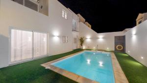 Bazén v ubytování VILLA ANIL Lanzarote nebo v jeho okolí