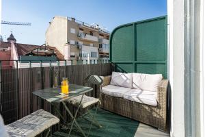 Balkoni atau teres di Bright Tailor Made Flat With a View in Estrela
