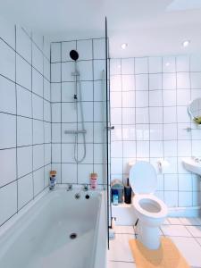 Ένα μπάνιο στο Crystal Suite 4 - private parking - metro +42 φωτογραφίες
