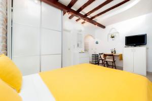 Televízia a/alebo spoločenská miestnosť v ubytovaní Studio Katja