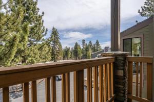 Balkón nebo terasa v ubytování New Listing 2 bedroom and Loft 2 bath Summit E Bldg 12 condo sleeps 8 Steps to Eagle Lodge Chair 15