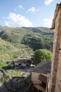 - Vistas a las montañas desde un edificio en Affittacamere Nonna Rosa, en Vallo di Nera