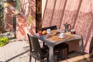 a table with a bowl of fruit on it at Agriturismo De Santis in Castiglioncello