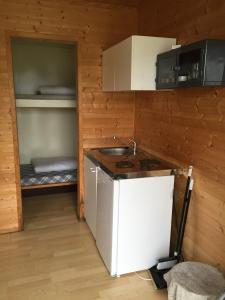 Kuchyň nebo kuchyňský kout v ubytování Ylserod Camping