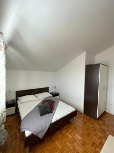 Posteľ alebo postele v izbe v ubytovaní Apartmani Mario Biograd na Moru