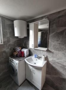 Kuchyň nebo kuchyňský kout v ubytování Apartman Amina-Ahmad Vinac-Jajce