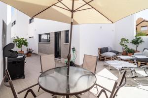 Posedenie v ubytovaní LMT46 - Modern Style Spacious Townhouse