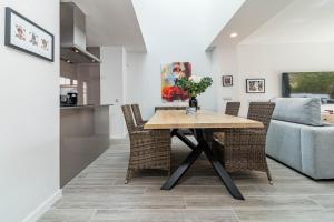 Posedenie v ubytovaní LMT46 - Modern Style Spacious Townhouse