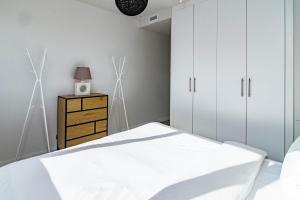 Posteľ alebo postele v izbe v ubytovaní LMT46 - Modern Style Spacious Townhouse