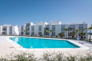 Bazén v ubytovaní LMT46 - Modern Style Spacious Townhouse alebo v jeho blízkosti