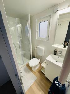 Iris Holiday Homes的一间浴室