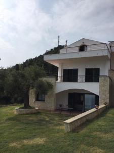The building in which A villát is located