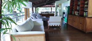 a living room with couches and chairs and a table at Hotel Serra do Gandarela in Rio Acima