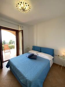 En eller flere senge i et værelse på SunSea Apartments Pisciotta