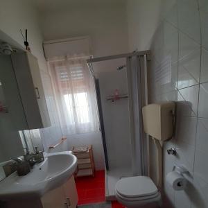 a bathroom with a toilet and a sink and a shower at Villa Emilia in Siracusa