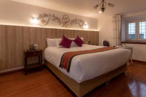 Postel nebo postele na pokoji v ubytování Hotel Rojas Inn
