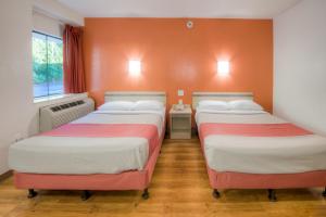 Postel nebo postele na pokoji v ubytování Motel 6-Niantic, CT - New London