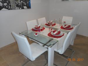 Fotografie z fotogalerie ubytování 2105-Apt 2 bedrooms, on the beach, port view, pool v destinaci Manilva