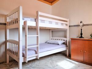 Posteľ alebo postele v izbe v ubytovaní Villa Aquamarina 600 m vom Meer, Casa in Miami Platja, Ferienhaus mit Garten, WLAN, Garage, Terrasse, Grill
