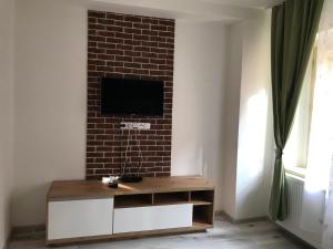 Televízia a/alebo spoločenská miestnosť v ubytovaní Apartment an der Burg + 25 fotografií