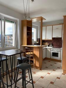 Küche/Küchenzeile in der Unterkunft Spacious 3bd top floor flat close to lake (103m²)