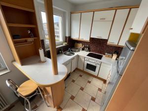 Küche/Küchenzeile in der Unterkunft Spacious 3bd top floor flat close to lake (103m²)