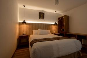 Postel nebo postele na pokoji v ubytování Hotel Rojas Inn