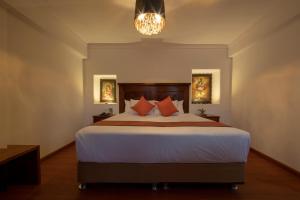 Ein Bett oder Betten in einem Zimmer der Unterkunft Hotel Rojas Inn