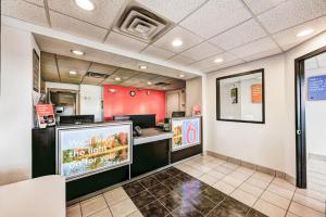 Kuchyň nebo kuchyňský kout v ubytování Motel 6-Niantic, CT - New London