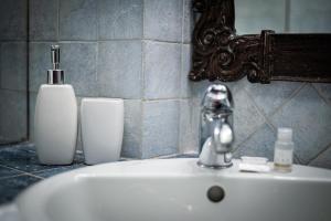 Un baño de Appartamento incantevole nel cuore di Roma, Monti 20 fotos más