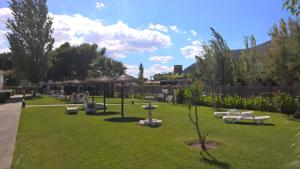 Vonkajšia záhrada v ubytovaní Serenity Apartments