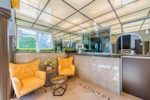 a bar with two chairs and a mirror at La Mirage Inn - Hollywood in Los Angeles