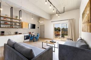 Uma área de estar em Senses Suites