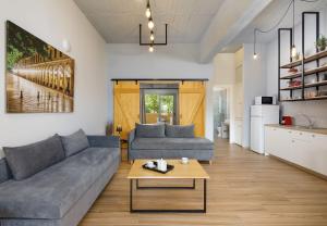 Uma área de estar em Senses Suites