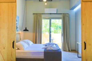 Uma cama ou camas num quarto em Senses Suites