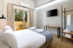 Uma cama ou camas num quarto em Senses Suites