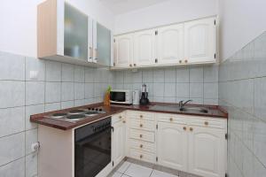 Kuchyň nebo kuchyňský kout v ubytování Twin Room Selce 2362a