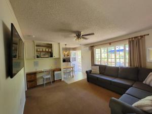 a living room with a couch and a kitchen at Becky's Condo in Mariposa