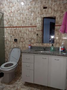 Ett badrum på Pousada Catarina