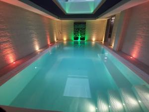 Бассейн в Hotel Arbatasar или поблизости
