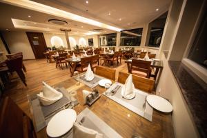 Εστιατόριο ή άλλο μέρος για φαγητό στο juSTa Grand View Resort & Spa, Manali