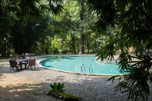 Bazén v ubytování Jagatpur Lodge nebo v jeho okolí