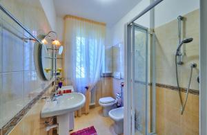 A bathroom at Bella vista